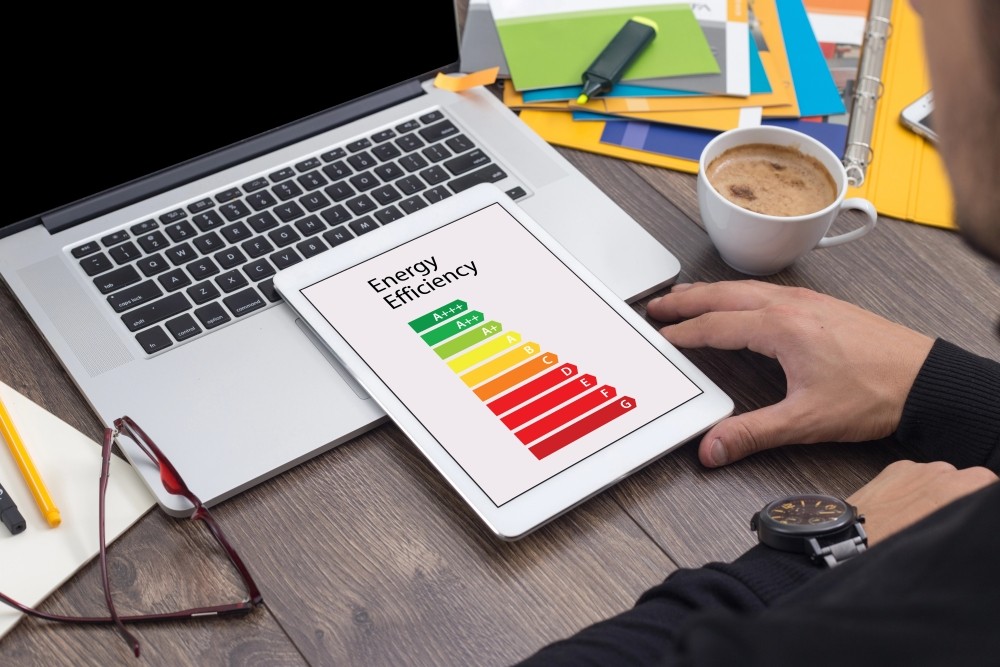 Die Gebäudeenergieeffizienz-Richtlinie (EPBD) bildet den europäischen Rechtsrahmen, um den Gebäudesektor bis zum Zieljahr 2050 klimaneutral zu gestalten. Abbildung: Garagestock, Depositphotos