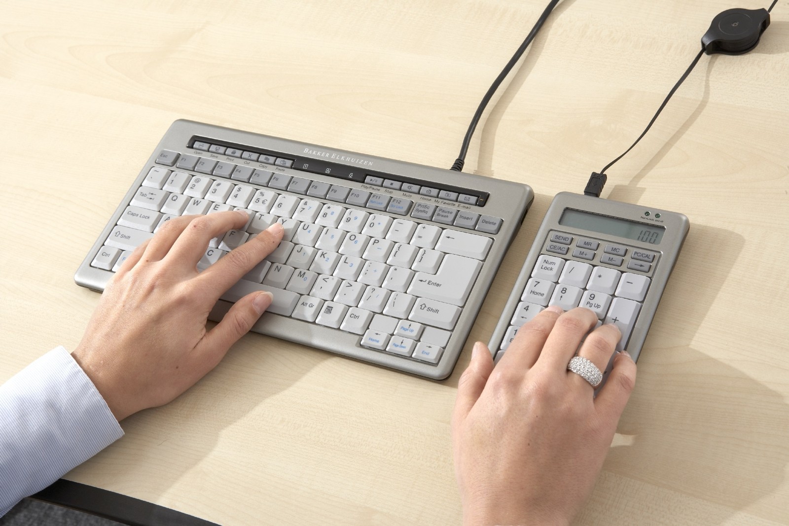 Kompakte Tastatur und separater Nummernblock von BakkerElkhuizen.