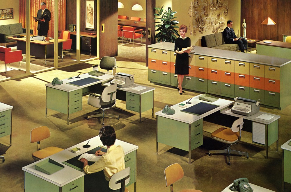 Großraumbüro der 60er Jahre. Bis auf die Einrichtung erinnert es an aktuelle Open Spaces. Foto: Steelcase