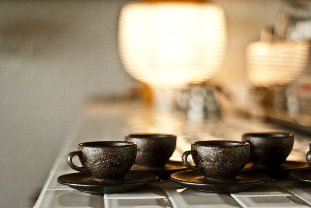 Was man aus Kaffeesatz alles machen kann: Cappuccino- und Espresso-Tassen. Abbildung: Kaffeeform