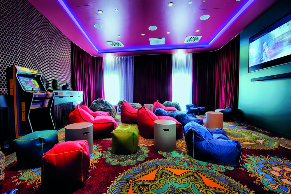 Ein Meeting-Saal mit Kino-Flair im NYX Hotel Munich. Abbildung: Leonardo Hotels Central Europe