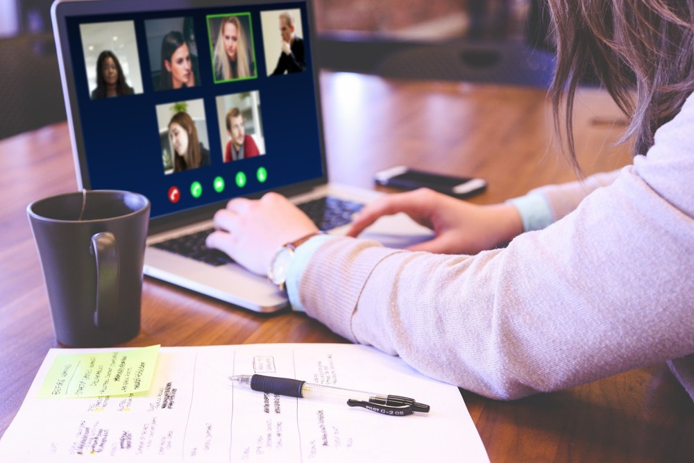 Videokonferenzen haben nicht nur bei uns ihren festen Platz im Office-Alltag. Abbildung: Pixabay