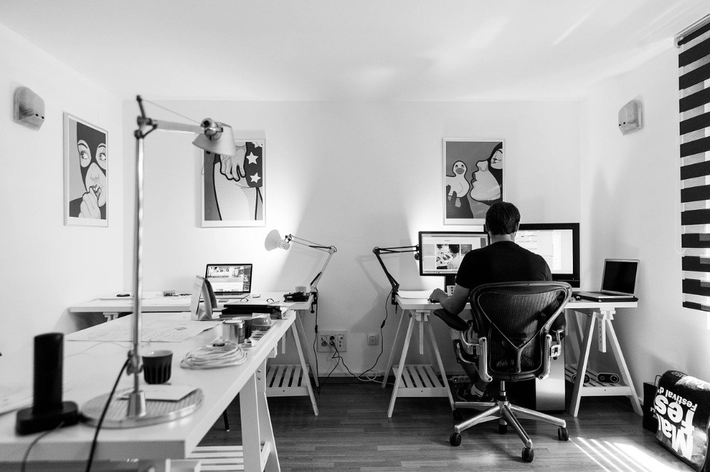 Menschen bei der Arbeit im Büro