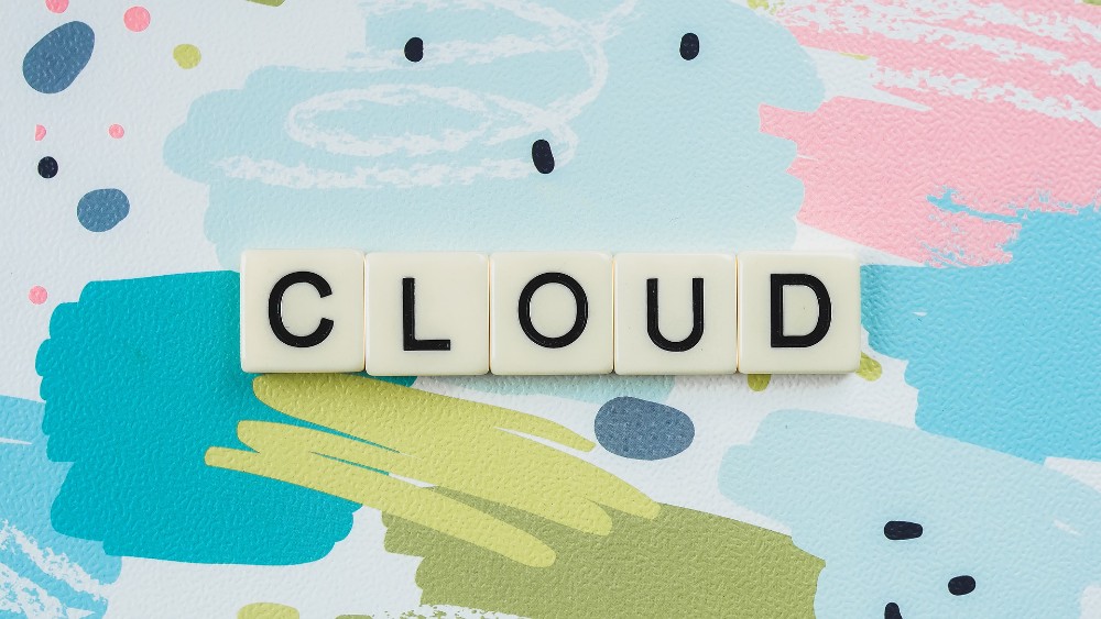 Cloudanhänge machen das Versenden von Dateien schneller und einfacher. Abbildung: Shotkitimages, Unsplash