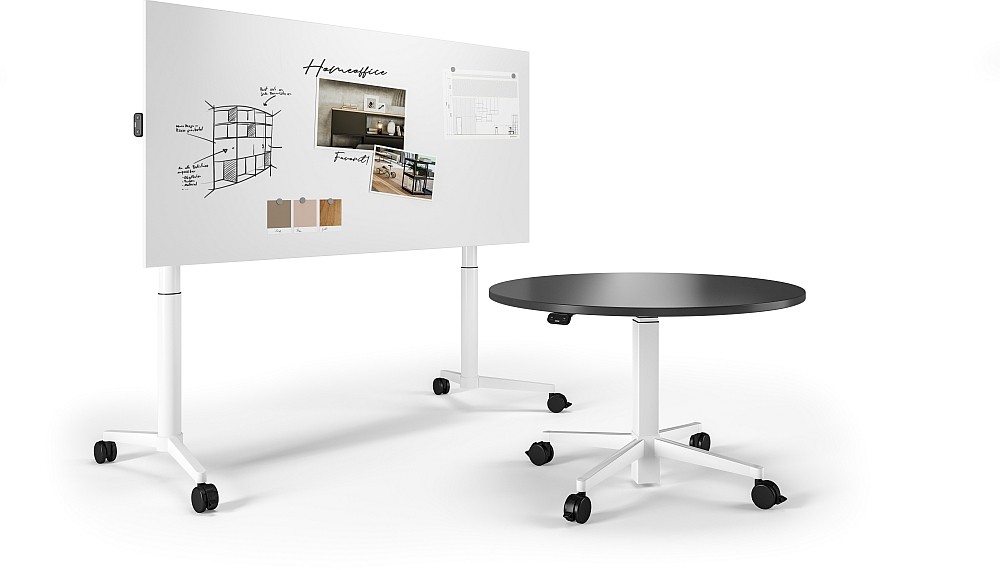 Die klappbare Tischplatte von Pontis Hypa ist optional als beschreibbares oder zusätzlich magnethaftendes Whiteboard verfügbar. 