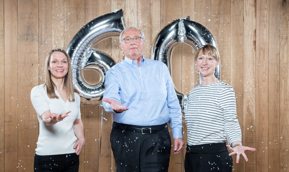 Die zweite und dritte Generation der Unternehmerfamilie: Katharina Kolde, Joachim Fleischer, Christina Oelrich (v. l. n. r). Abbildung: Fleischer Büromöbel
