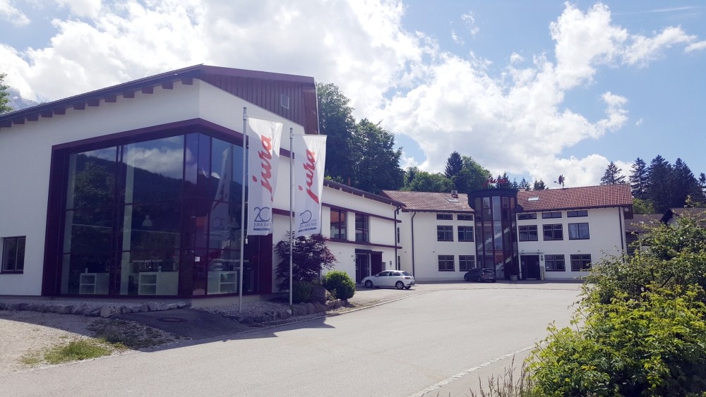 Der Firmensitz der JURA Gastro Vertriebs-GmbH in Grainau nahe der Zugspitze. Abbildung: Jura Gastro