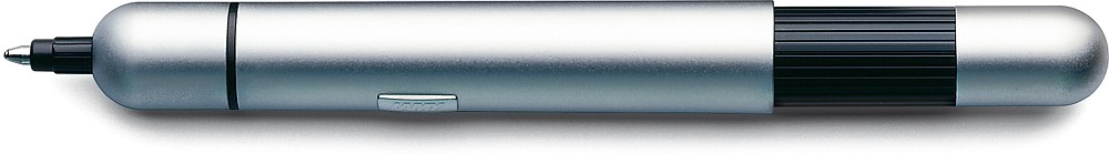 Mittels patentiertem Doppelmechanismus wird der LAMY pico im Handumdrehen vom kompakten Zylinder (90 mm) zum Kugelschreiber (120 mm). Abbildung: Lamy