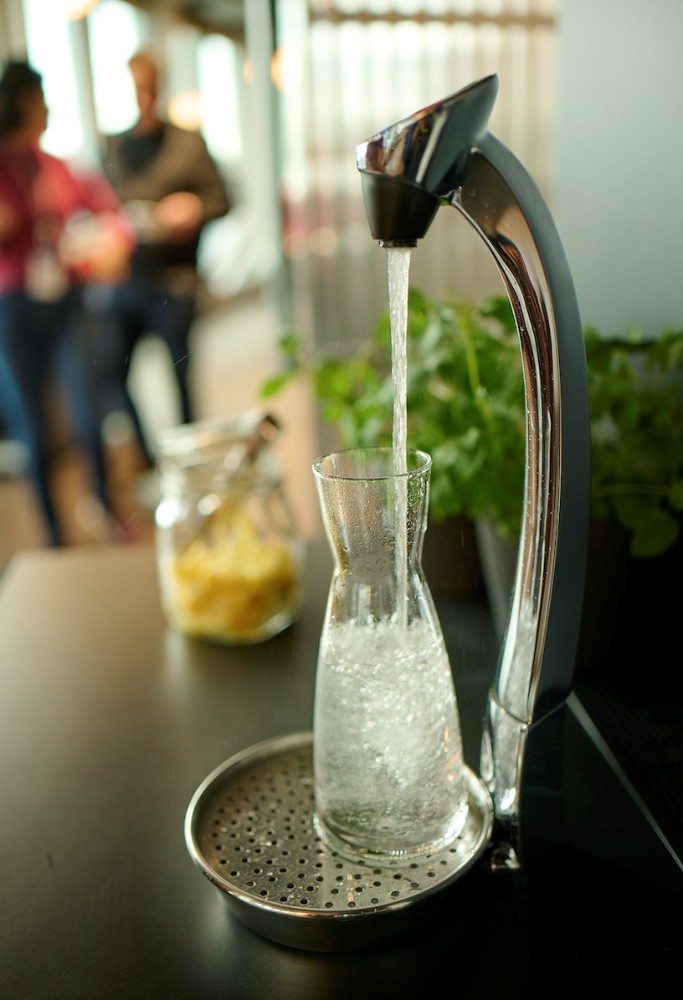 Nachhaltig und stylish. Die leitungsgebundenen Wasserspender von Brita. Abbildung: Brita