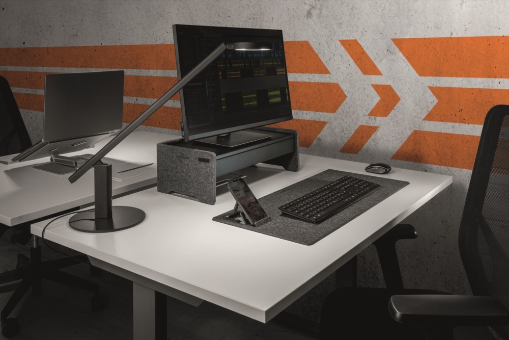 Mit dem Monitorständer samt Schublade Effect von Durable werden ergonomisches Arbeiten sowie das Clean-Desk-Prinzip gefördert. Abbildung: Durable