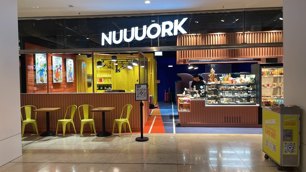 Nuuuork befindet sich im Ankunftsbereich 1 des BER-Terminals 1 auf der Ebene E0. Der Coworking Space ist für Member und Walk-in-Gäste jederzeit zugänglich. Abbildung: Nuuuork.