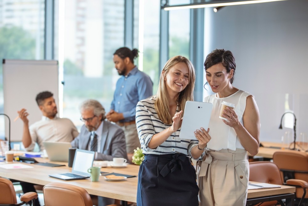 Je nach Unternehmensgröße ergeben sich unterschiedliche Sicherheitsanforderungen von Multifunktionssystemen. Abbildung: Canon, Gettyimages_444052061