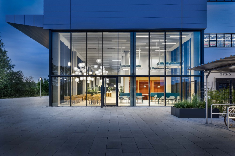 Neue Arbeitswelten für Siemens Healthineers: Multifunktionales Office-Konzept trifft zeitgemäßes Design. Abbildung: Dittel Architekten