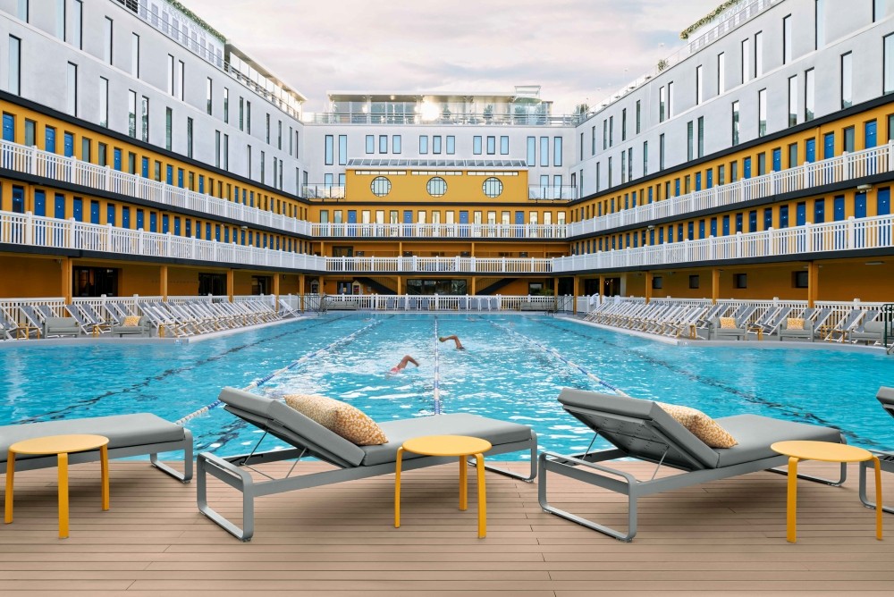 Dank ihrer eleganten, nachdrücklich modernen Linien überzeugt die Kollektion Alizé mit einem optimierten Design für höchsten Komfort. Abbildung: Nicolas Matheus, Fermob