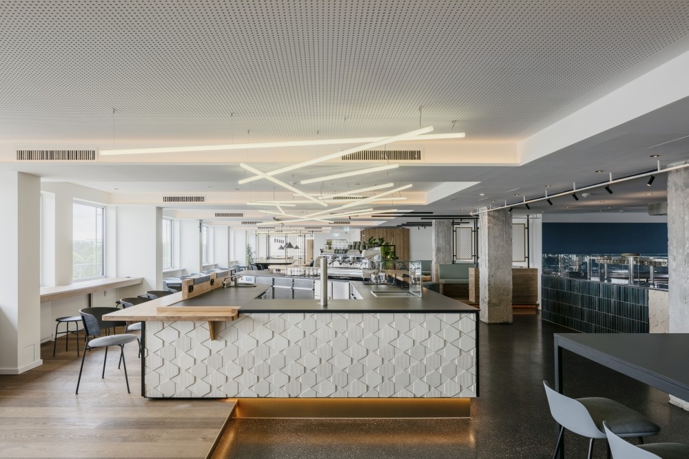 Das Clubrestaurant „Seven“ im neu gestalteten Stammsitz von BAT Germany an der Hamburger Außenalster. Abbildung: Jakob Börner, Architekturbüro Ratschko
