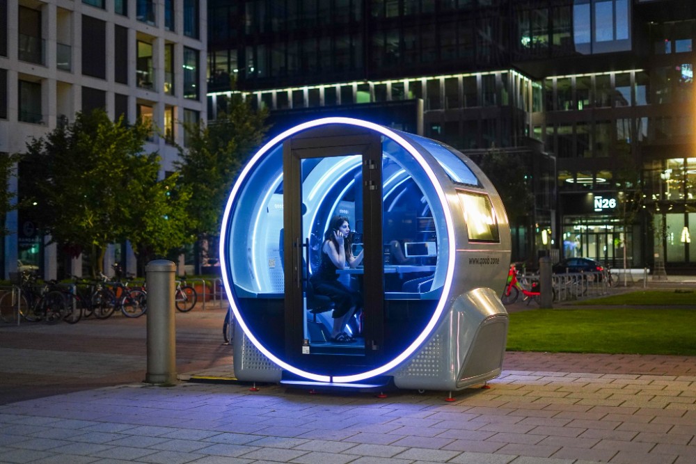 Ein smarter Workplace im urbanen Open Space. Abbildung: Qoob