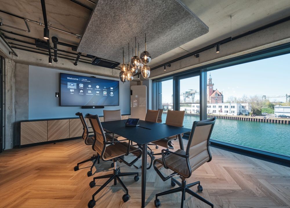 Meetingraum mit Blick auf den Dortmunder Hafen. Abbildung: Christian Kretschmar