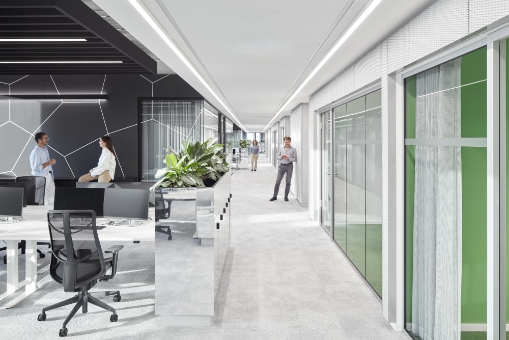 Die visuelle Anlehnung an Molekularstrukturen ist ein zentraler Bestandteil des Gestaltungskonzepts. Abbildung: Sebastian Dörken