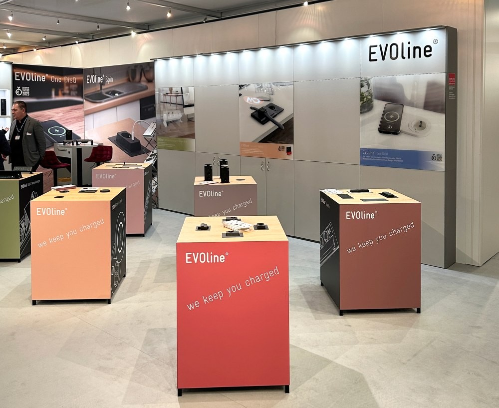 Lebensqualität trifft Design: EVOline auf der Sicam 2025 EVOline auf der Sicam: Einzelne Würfel, sogenannte „Cubes“, präsentierten die verschiedenen Produkte. Abbildung: Schulte – Elektrotechnik