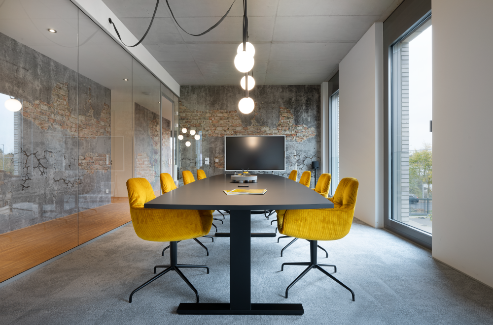 Teammeetings und Besprechungen finden am Tisch Winea Pro statt. Abbildung: Wini