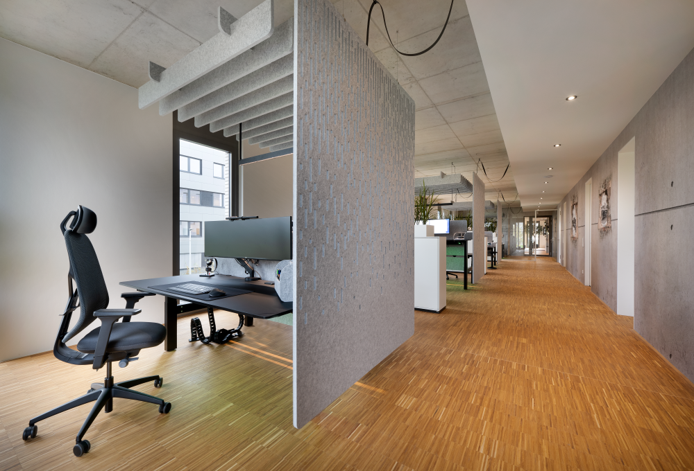 Akustisch optimierter Arbeitsplatz auf der Fläche. Abbildung: Wini