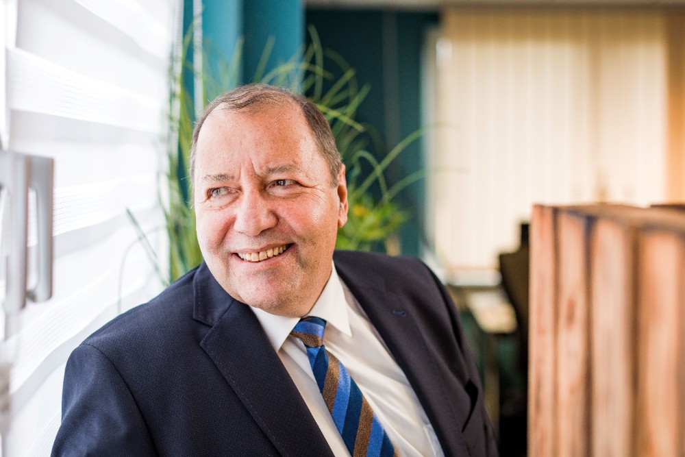 Dr. Imre Márton Reményi, Psychotherapeut und Coach, Leo Wien. leowien.com Abbildung: Dr. Imre Márton Reményi