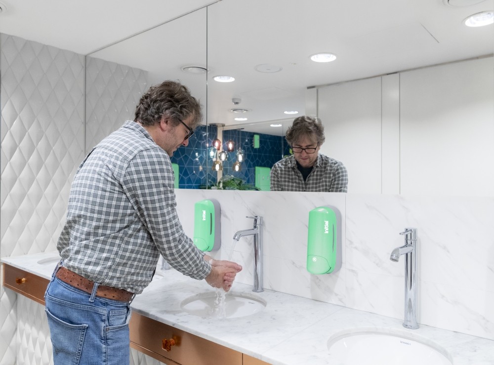 Initial bietet Hygienedienstleistungen und -produkte für Unternehmen jeder Branche an. Abbildung: Rentokil Initial