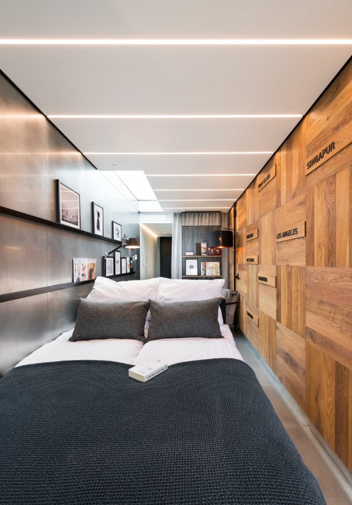 Zimmer in einem ehemaligen Frachtcontainer, das Mitarbeitende nutzen können. Abbildung: Jens Pfisterer