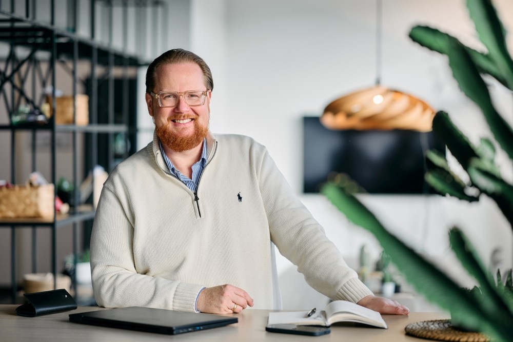 Patrik Metzger, Country Manager Germany bei Alvero Büromöbelvermietung. Abbildung: Marius-Becker/Alvero