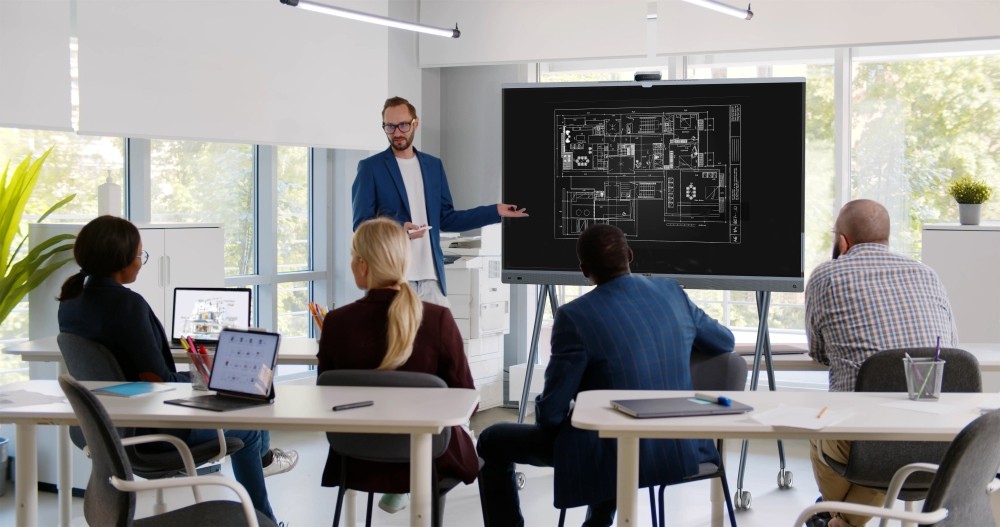 Hybrid Work erfolgreich gestalten: Der moderne Meetingraum Meetingräume werden zu einem multifunktionalen Kommunikationsraum, der sich an wechselnde Anforderungen anpasst. Abbildung: Ricoh Deutschland/Yealink Partner