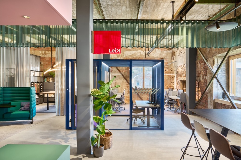 Das neue Raumkonzept schafft Zonen für Begegnung, Rückzug und kreative Arbeit. Abbildung: Max Feldhoff