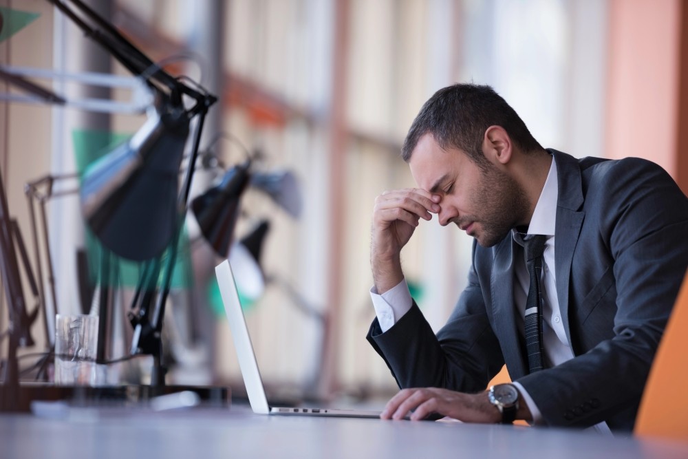 Trotz hybrider Arbeitsmodelle sinkt die Motivation vieler Beschäftigter. Abbildung: .shock, Depositphotos