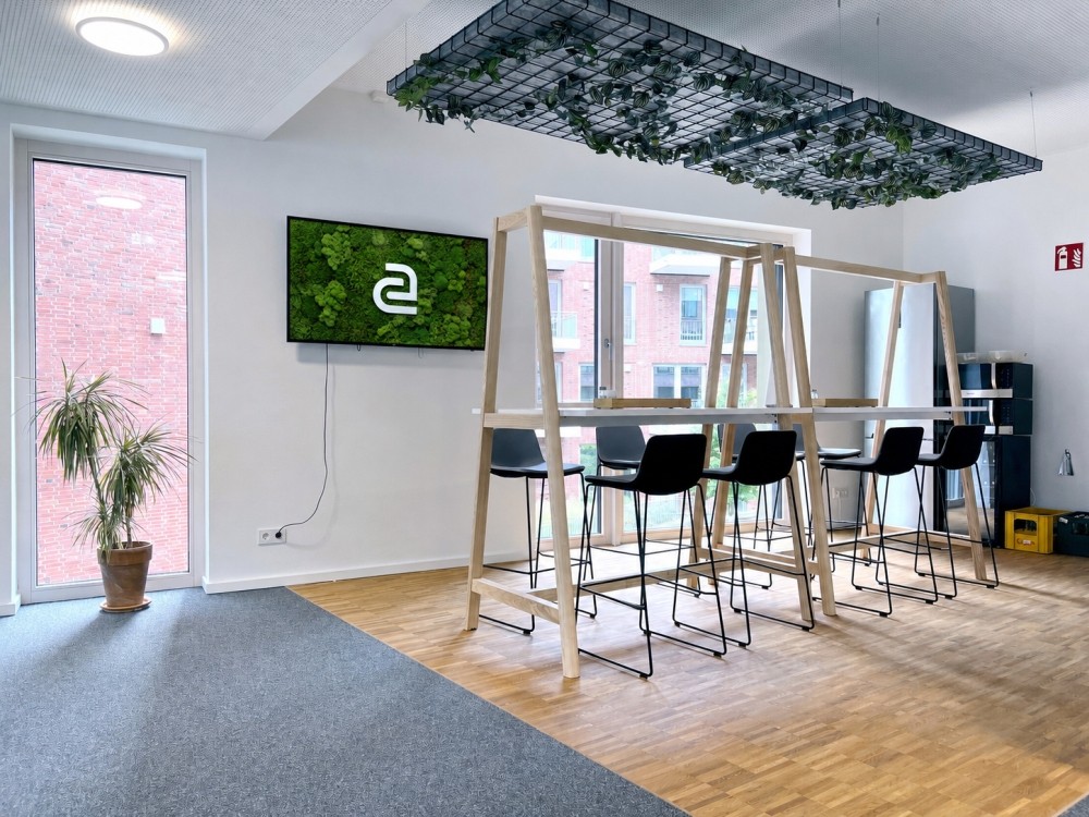 Amagno-Insights: die neue Büroküche des Unternehmens am Standort in Oldenburg – direkt am Hafen. Abbildung: Amagno