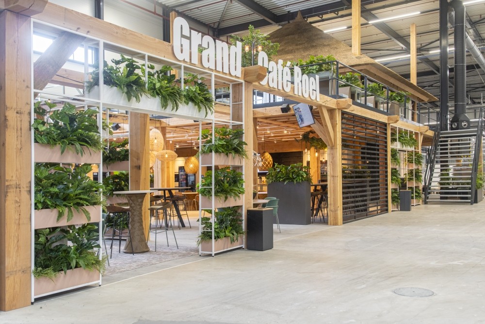 OFFICE+OBJEKT: Top-Projekt Vepa-Kantine von Vepa Die verwendeten Materialien stammen aus der Region, die Bauausführung lag in den Händen eines lokalen Handwerksbetriebs. Abbildung: Vepa