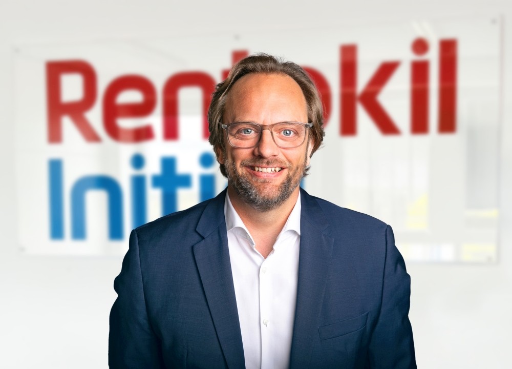 „Viele Unternehmen denken bei Sommerhitze aber immer noch zuerst an Klimaanlagen oder gelockerte Arbeitszeiten. Das ist auch ok, greift allein aber zu kurz“, sagt Enzo Fisauli, Category Director Hygiene & Wellbeing bei Rentokil Initial. Abbildung: Rentokil Initial